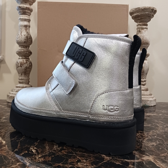 Ugg Neumel Platform Leather Strap Logo Boots Size 6 Youth/7.5 Women - Picture 8 of 10